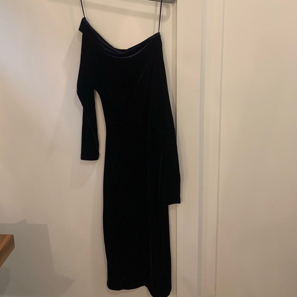 Dark navy velvet long sleeve Reiss dress. New without tags.
